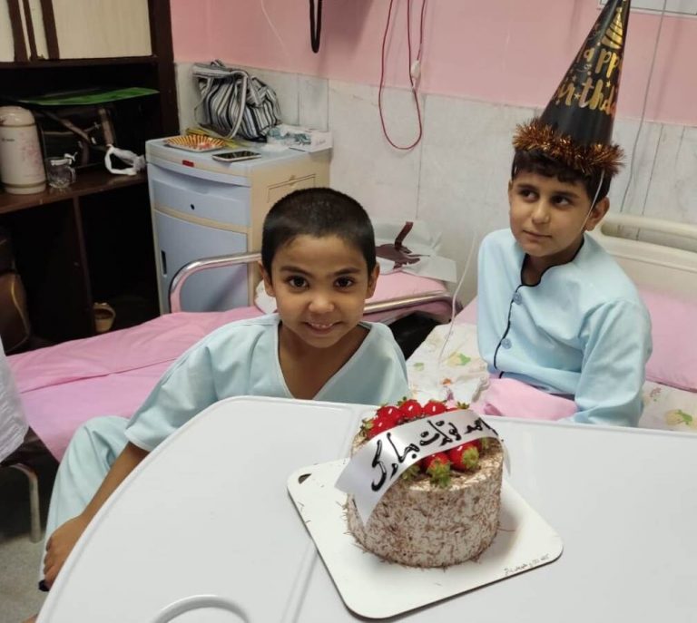 جشن تولد کودکان قندهار بر تخت بیمارستانی در تهران