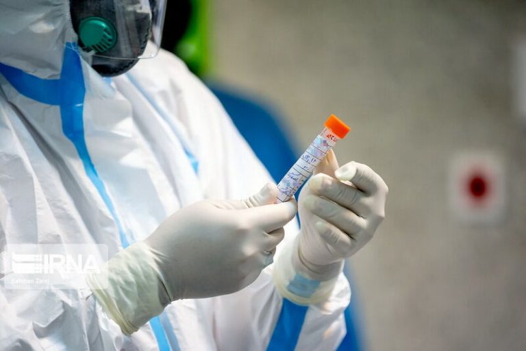 مسافران بدون کارت واکسن الکترونیکی حین ورود به کشور تست میشوند