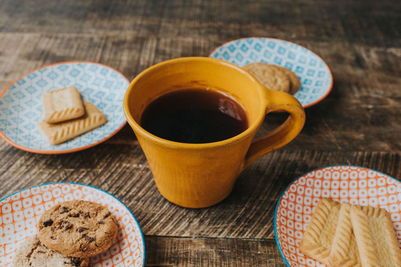 چگونه لکه قهوه وچای روی لیوان از بین ببریم؟