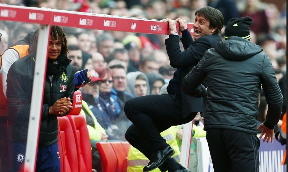 شیطنتها و دیوانگیهای یک مربی!/عکس