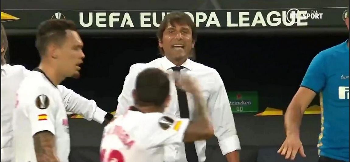 شیطنتها و دیوانگیهای یک مربی!/عکس