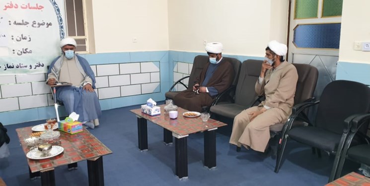 طلاب و روحانیون ارتباط صمیمی با نوجوانان در مساجد داشته باشند