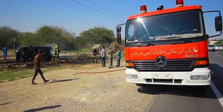 آتش سوزی پشت فنس پایگاه هوایی بندرعباس ناشی از واژگونی خودرو بود