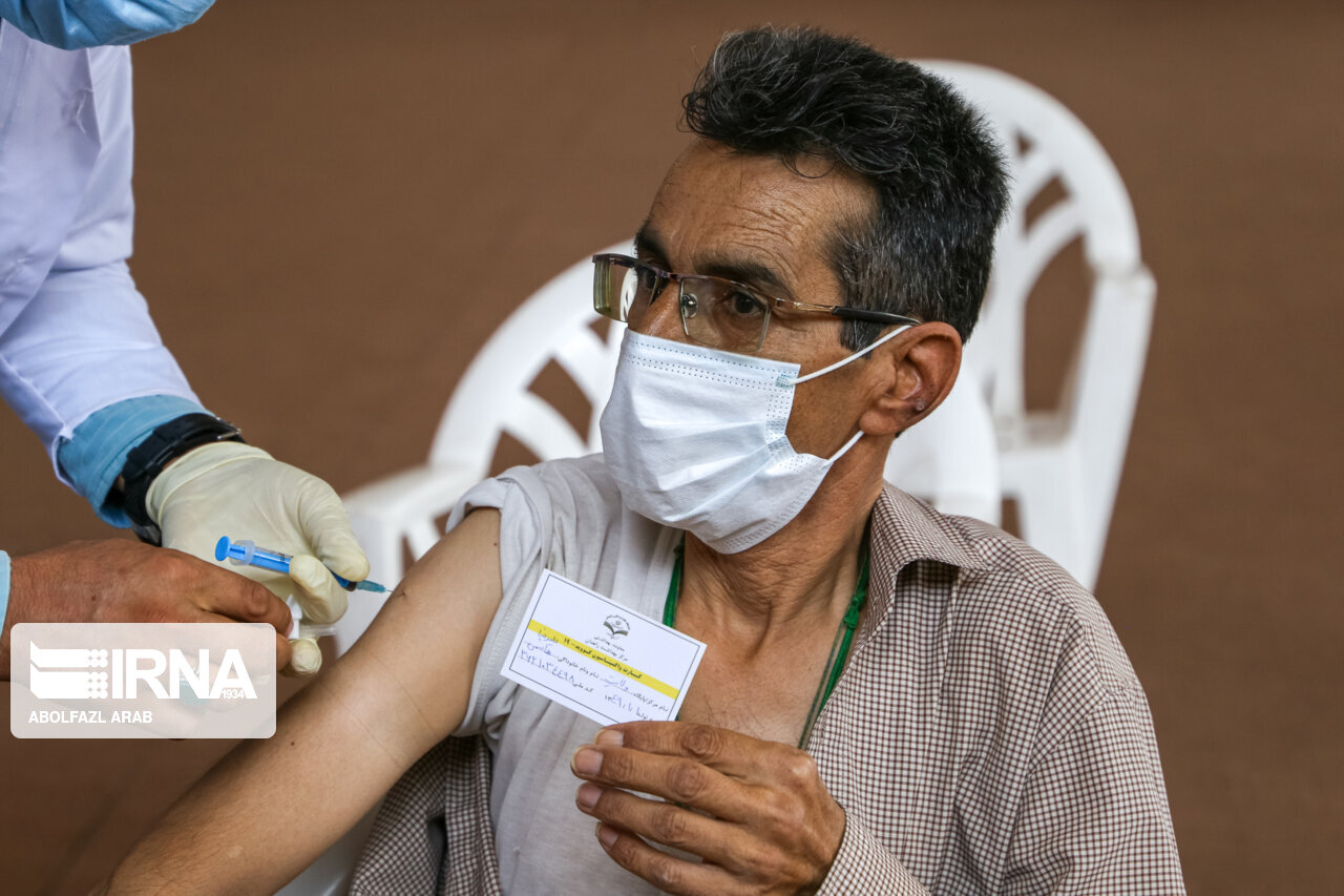 ابراز رضایت وزیر بهداشت از روند تزریق واکسن کرونا در مراکز تهران