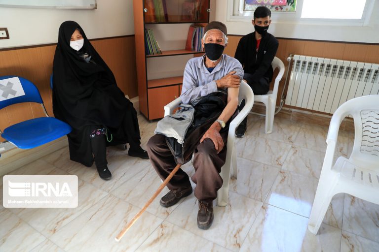 تزریق دز سوم واکسن کرونا در بابل شتاب گرفت