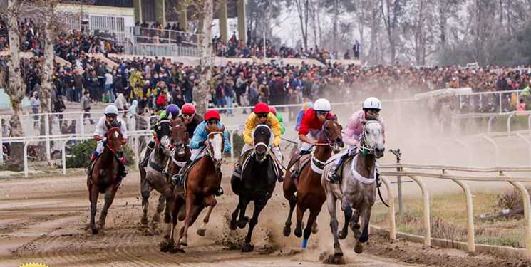 رقابت پرهیجان اسب‌ها در هفته ششم کورس پاییزه گنبدکاووس/ بارندگی و پیست گلی مانع رقابت جذاب نشد