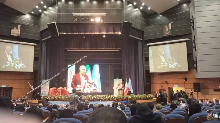 وزیر بهداشت: ایثارگری پرستاران در قالب فیلم به مردم نشان داده شود