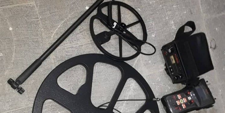 کشف ۲ دستگاه فلزیاب غیرمجاز در چرام