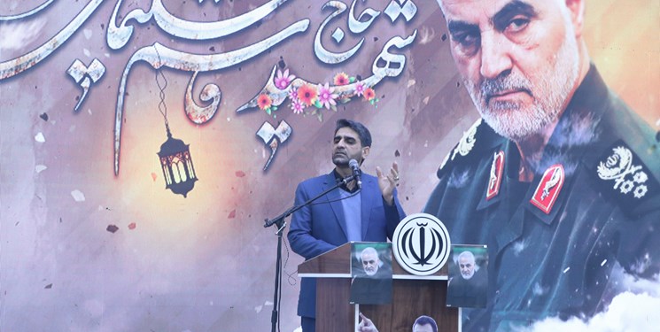 ولایتمداری مهمترین ویژگی سردار بود/سردار سلیمانی همزمان پنج جبهه را فرماندهی میکرد