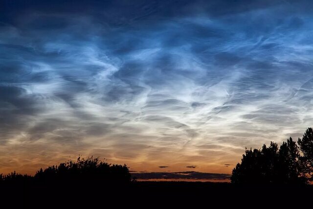 ظاهر شدن ابرهای عجیب پس از ماهواره‌های پرتاب استارلینک / عکس