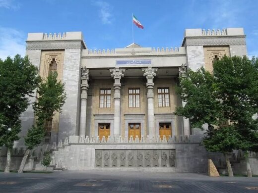 ایران کاردار سفارت انگلیس را احضار کرد