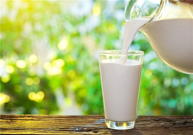 این خوراکی ها را با شیر ترکیب نکنید