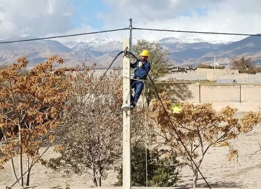 تبدیل شبکه فشارضعیف سه روستای بخش بسطام به کابل خودنگهدار