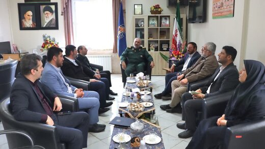 تجلیل اعضای شورای اسلامی و شهردار شهرکرد از فرمانده سپاه استان چهارمحال وبختیاری