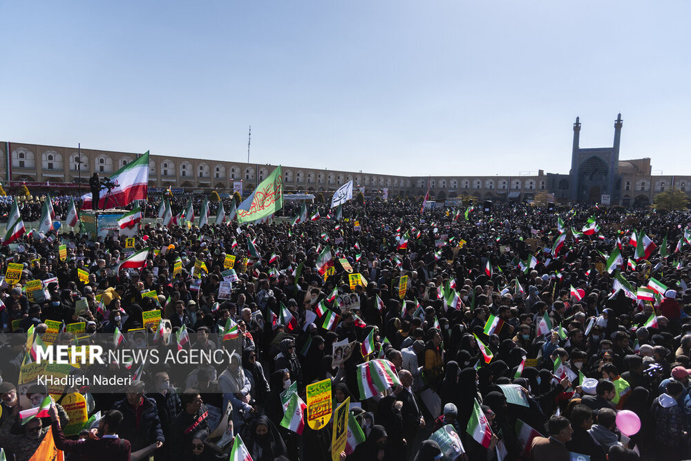 جلوه‌هایی از حضور  مردم نصف‌جهان در راهپیمایی ۲۲ بهمن ۱۴۰۱