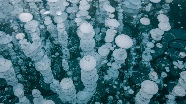 در این نقطه از کره زمین حباب‌ها هم یخ می‌زنند!/ عکس