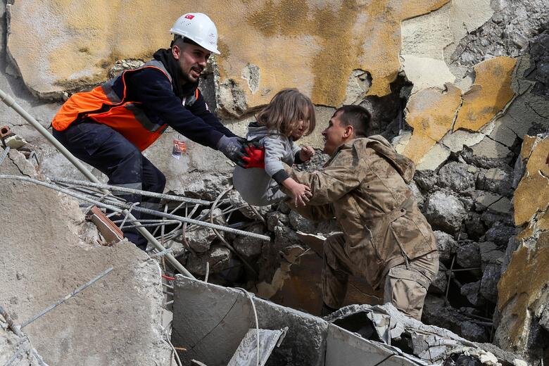 عکس‌های برتر هفته رویترز؛ قاب‌های تلخ و تکان‌دهنده از زلزله ترکیه 