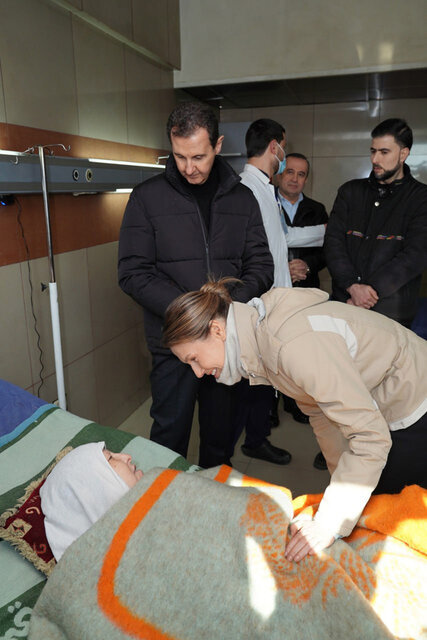 عیادت بشار اسد و همسرش از زلزله‌زدگان سوری/عکس
