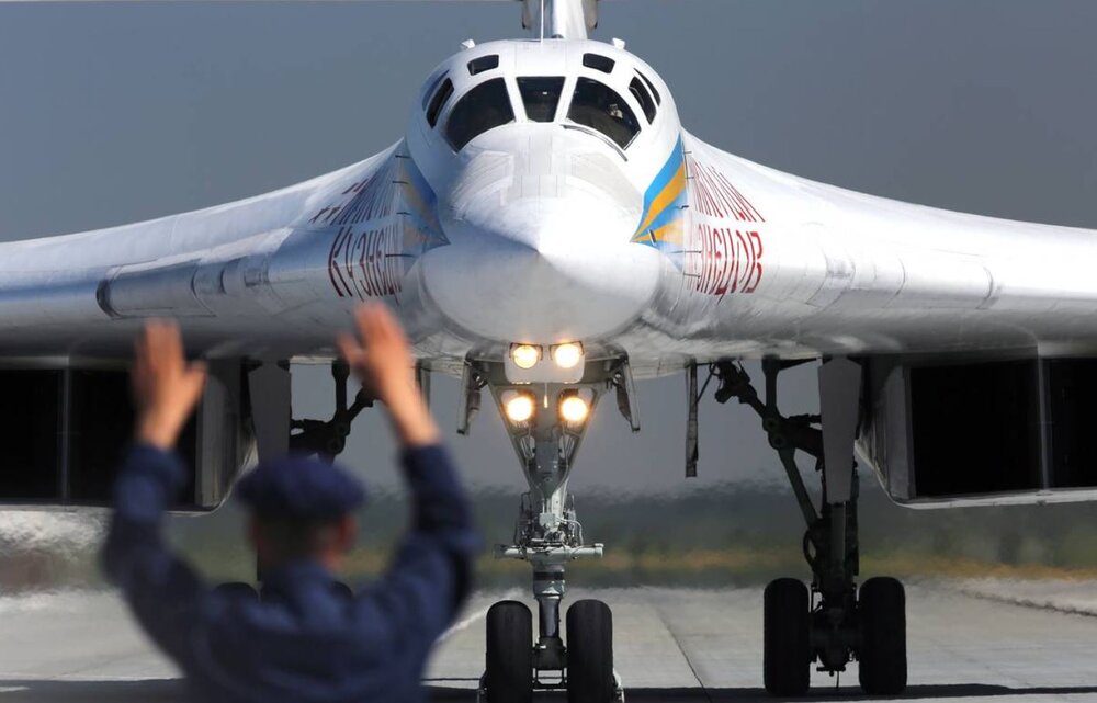 روسیه قوی سفید اتمی را به قدرتمندتر از همیشه به پرواز درآورد / عکس