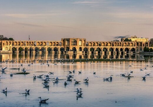 نازیباسازی شهری در مهد فرهنگ و هنر/از ظهور «عموهای سیبیلو» تا قطع المانهای چنار!!