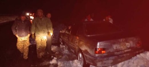 کمک رسانی بیش از ۱۰۰ گروه جهادی به مردم گرفتار در برف