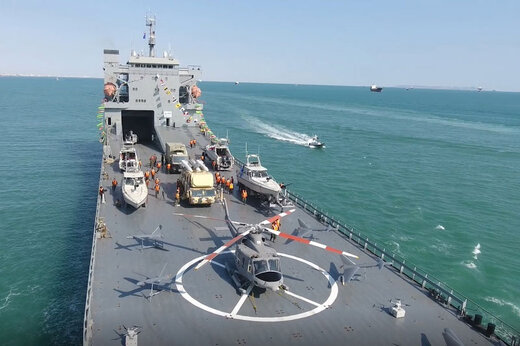 ببینید | الحاق ناو اقیانوس پیما و ۹۵ شناور موشک انداز به ناوگان نیروی دریایی سپاه