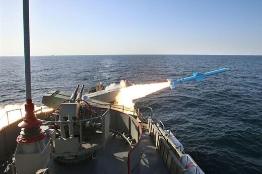 ببینید | لحظه شلیک موشک عمود پرتاب از شناور پدافندی نیروی دریایی سپاه