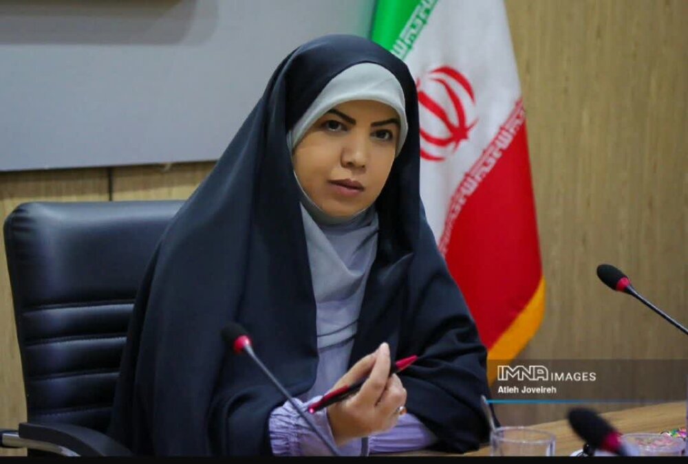 علائم مسمومیت بین ۱۵ تا ۴۵ دقیقه؛ ۸۰۰ دانشآموز در قم، ۴۰۰ نفر در بروجرد/ «مسمومیت استنشاقی غیر قابل انکار است»