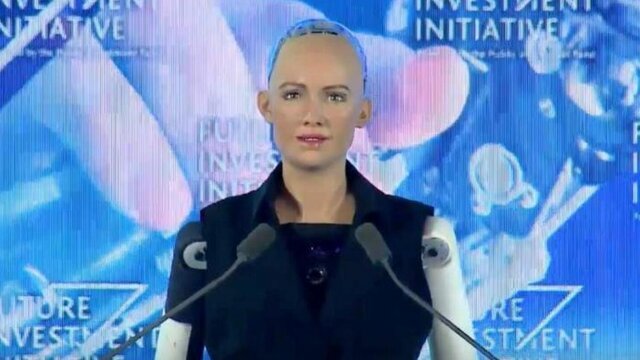ماجراجویی سوفیا در امارات / ربات مشهور در دبی چه می‌کند؟ / عکس