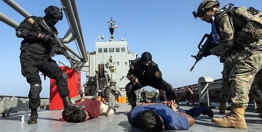 نبرد با «دزدان دریایی» در رزمایش ایران، چین و روسیه