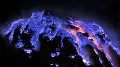 گدازه‌های این آتش‌فشان آبی‌است!/عکس