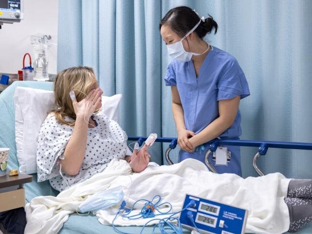 این زن بعد از دو سال از عوارض کرونا خلاص شد!/ عکس