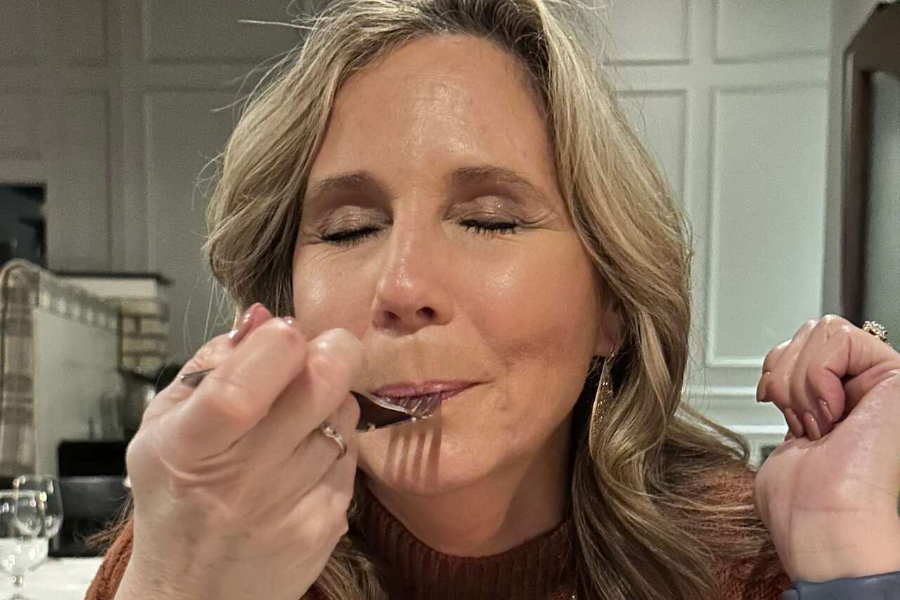 این زن بعد از دو سال از عوارض کرونا خلاص شد!/ عکس