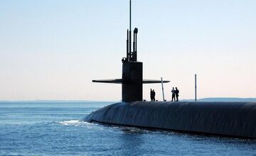 ببینید | تصاویری از شناسایی و رهگیری زیردریایی آمریکا در تنگه هرمز