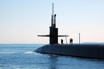 ببینید | تصاویری از شناسایی و رهگیری زیردریایی آمریکا در تنگه هرمز
