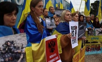 تجمع اوکراینی‌های خشمگین از دست داسیلوا، مقابل سفارت برزیل