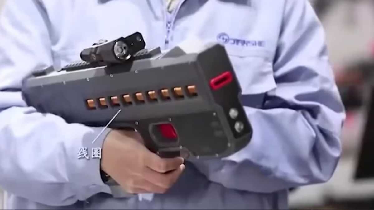تفنگ الکترومغناطیسی چینی برای کنترل شورش/ پرتاب سکه به جای گلوله / عکس