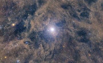 درخشش خیره‌کننده ستاره قطبی در آسمان شب/ عکس