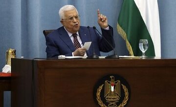 سفر محمود عباس به عربستان همزمان با ورود هیأت حماس به ریاض