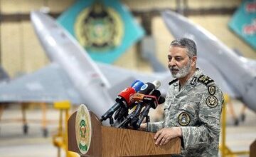 فرمانده کل ارتش: امروز پرچم جمهوری اسلامی ایران  در «حیاط خلوت استکبار جهانی» به اهتزاز در آمده