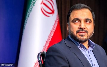 وزیر ارتباطات حرفهایش را اصلاح کرد