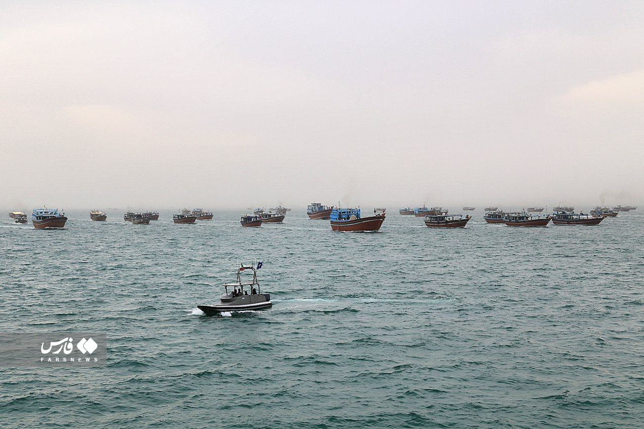  «پیام رژه ۲۷۰۰ شناور بسیج دریایی» در شمال و جنوب کشور + عکس‌ها