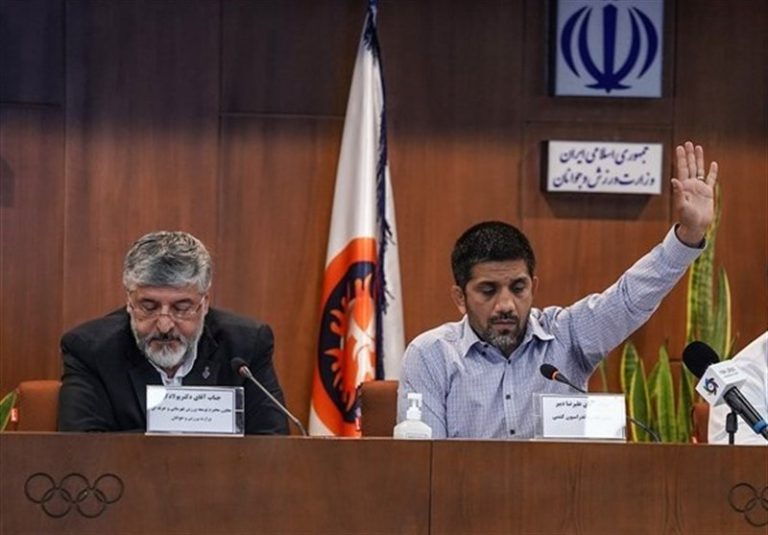 آشتی رئیس فدراسیون کشتی و پولادگر/ دبیر: حرکت وزارت ورزش اشتباه بود، حرکت من اشتباهتر + فیلم