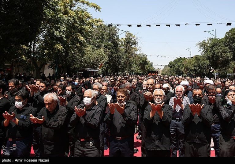 آمادگی مصلاهای نماز جمعه برای برگزاری نماز ظهر عاشورا