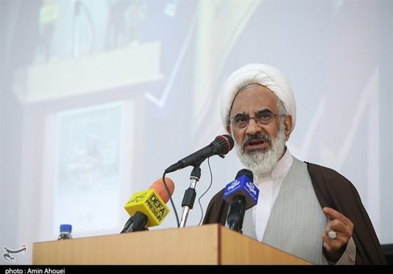 اساتید دانشگاه پرچمدار جهاد تبیین هستند