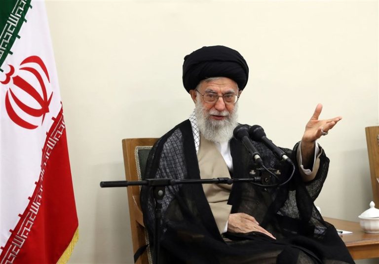 استفتاء از امام خامنهای؛ آیا رعایت پوشش در نمازهای مستحبی ضروری است؟