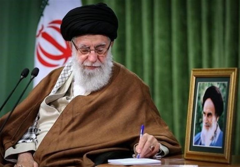 استفتاء از امام خامنهای؛ حکم مصرف دخانیات در اماکن دولتی و عمومی