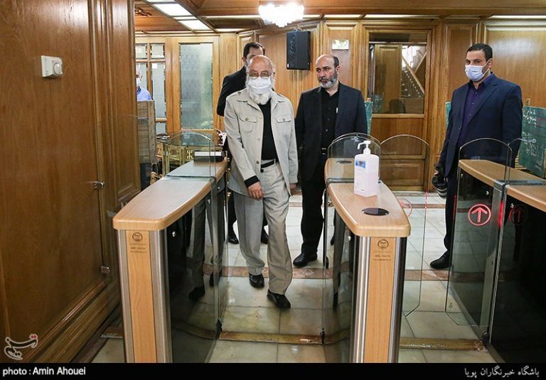 تاکید چمران بر رعایت حجاب در مترو/ جابجایی کیوسکهای گل و مطبوعات به هیچ عنوان نباید انجام شود