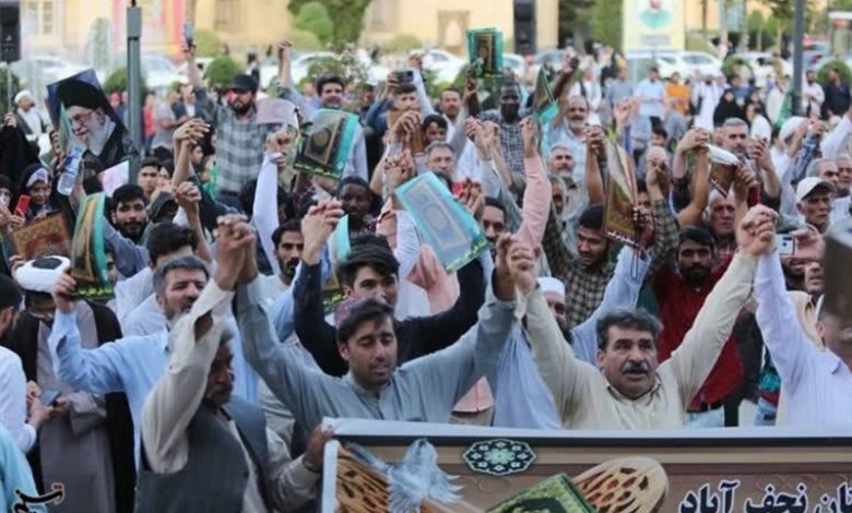 تجمع مردم اصفهان در اعتراض به هتک حرمت قرآن کریم+ فیلم و تصاویر