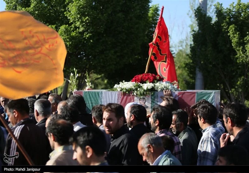 تشییع پیکر شهدای حمله تروریستی در زاهدان/ خط و نشان “شیعه و سنی” برای اشرار و تروریستها + فیلم و تصاویر